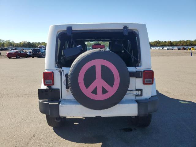 1C4BJWEG6GL266324 - 2016 JEEP WRANGLER U SAHARA 白色 照片 6