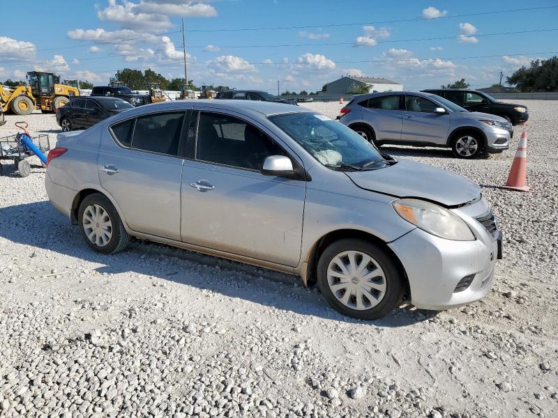3N1CN7AP1DL872525 - 2013 NISSAN VERSA S SILVER photo 4