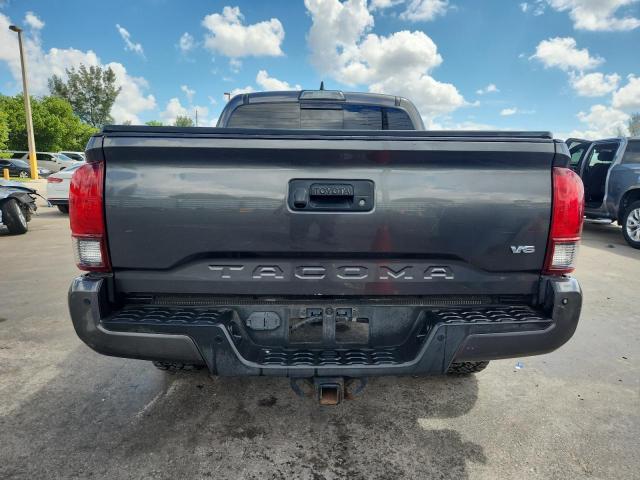 3TMCZ5AN6JM144189 - 2018 TOYOTA TACOMA DOUBLE CAB 灰色 照片 6