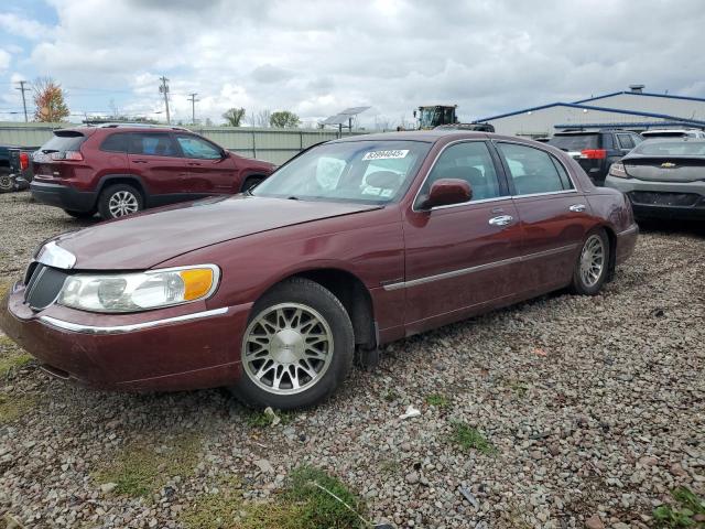 2001 LINCOLN TOWN CAR SIGNATURE, 