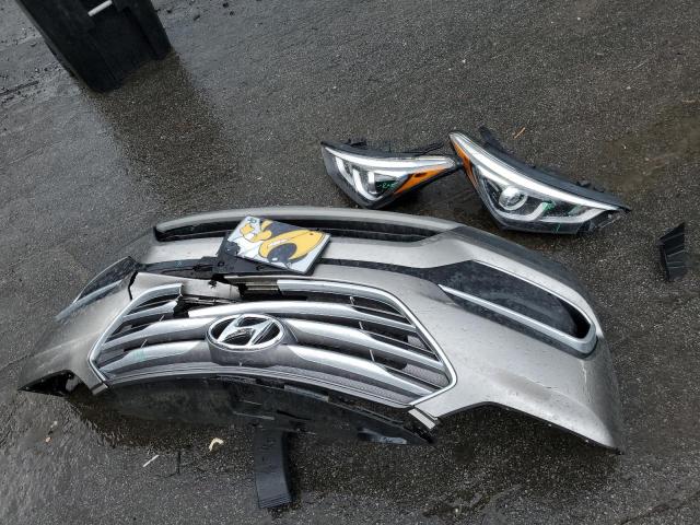 5XYZT3LB2JG559137 - 2018 HYUNDAI SANTA FE S ნაცრისფერი ფოტო 13