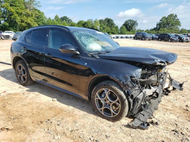 ZASPAKBN1N7D38576 - 2022 ALFA ROMEO STELVIO TI BLACK photo 4