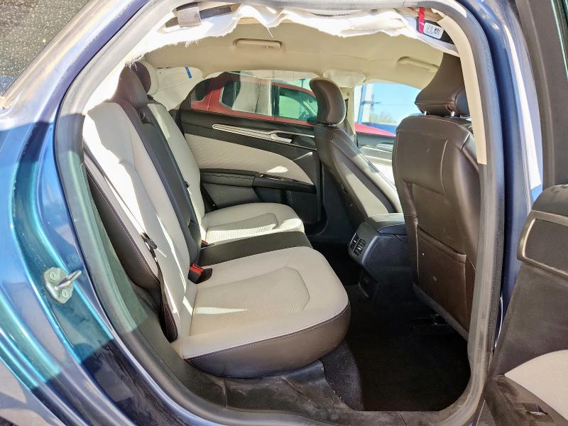 3FA6P0HD6KR133139 - 2019 FORD FUSION SE BLUE photo 10