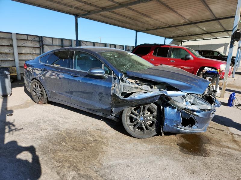 3FA6P0HD6KR133139 - 2019 FORD FUSION SE BLUE photo 4