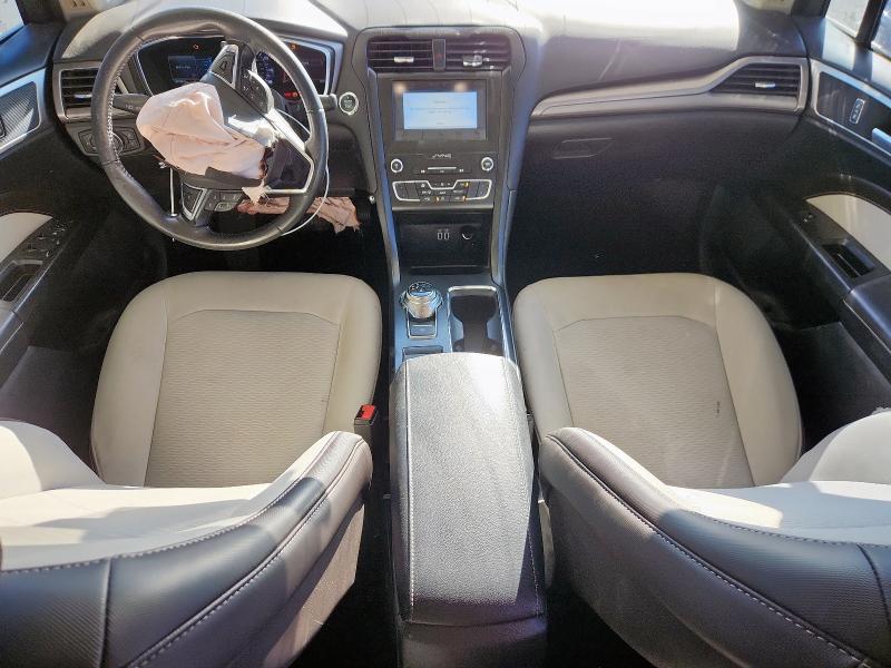 3FA6P0HD6KR133139 - 2019 FORD FUSION SE BLUE photo 8