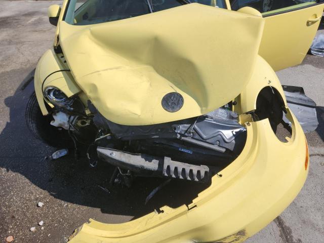 3VWPG3AG4AM001901 - 2010 VOLKSWAGEN NEW BEETLE YELLOW photo 11