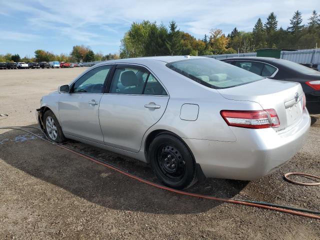 4T1BF3EK6BU706724 - 2011 TOYOTA CAMRY BASE SILVER photo 2