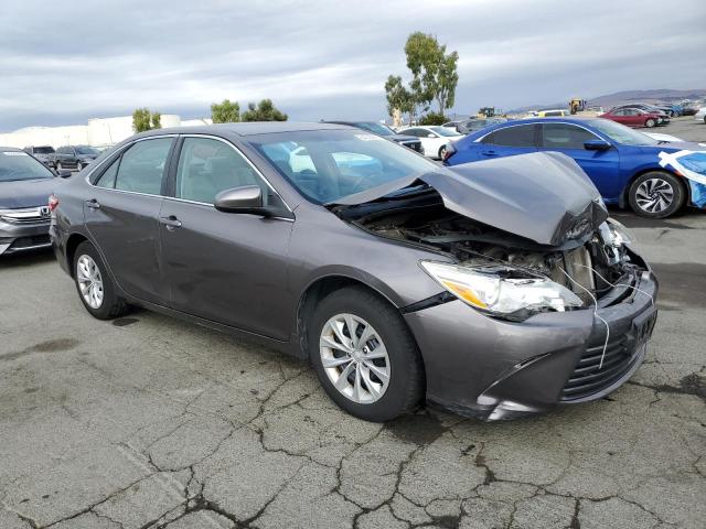4T4BF1FK7GR526197 - 2016 TOYOTA CAMRY LE GRAY photo 4