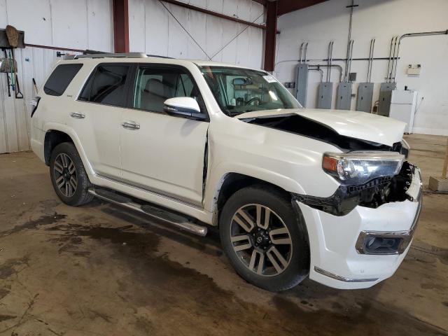 JTEBU5JR5J5583608 - 2018 TOYOTA 4RUNNER SR5/SR5 PREMIUM WHITE photo 4