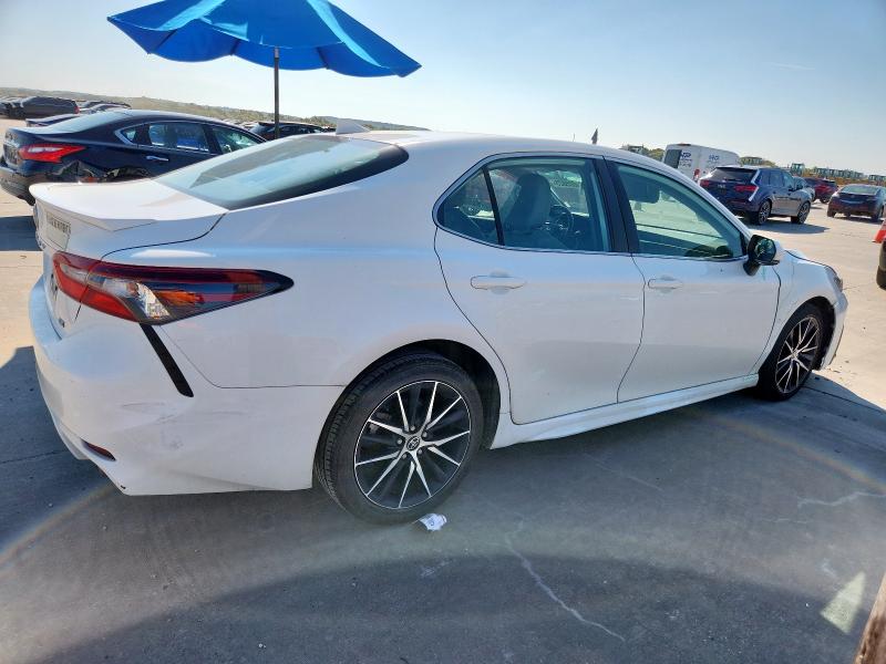 4T1G11AK6NU689426 - 2022 TOYOTA CAMRY SE 白色 照片 3
