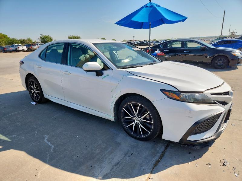 4T1G11AK6NU689426 - 2022 TOYOTA CAMRY SE 白色 照片 4