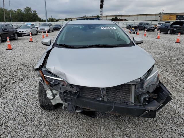 2T1BURHEXJC990082 - 2018 TOYOTA COROLLA L Silber Foto 5