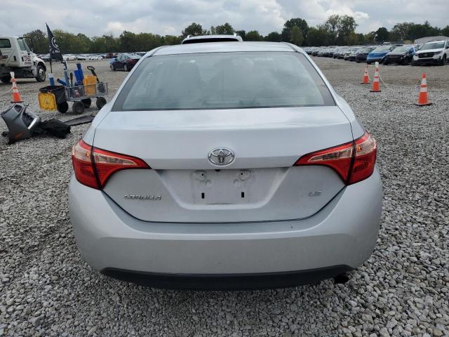 2T1BURHEXJC990082 - 2018 TOYOTA COROLLA L Silber Foto 6
