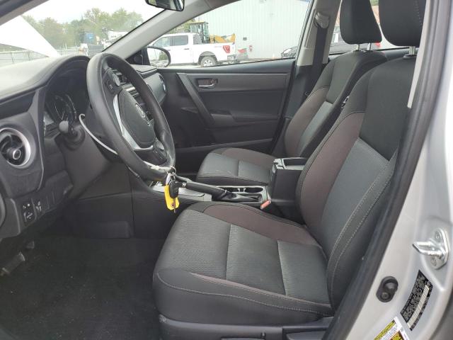 2T1BURHEXJC990082 - 2018 TOYOTA COROLLA L Silber Foto 7