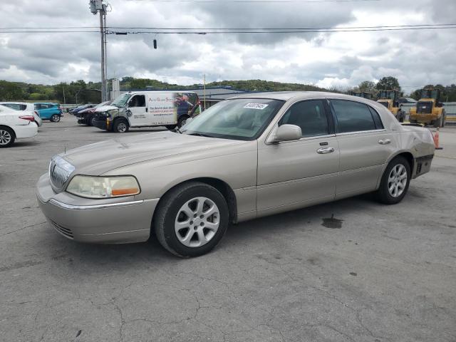 2003 LINCOLN TOWN CAR SIGNATURE, 