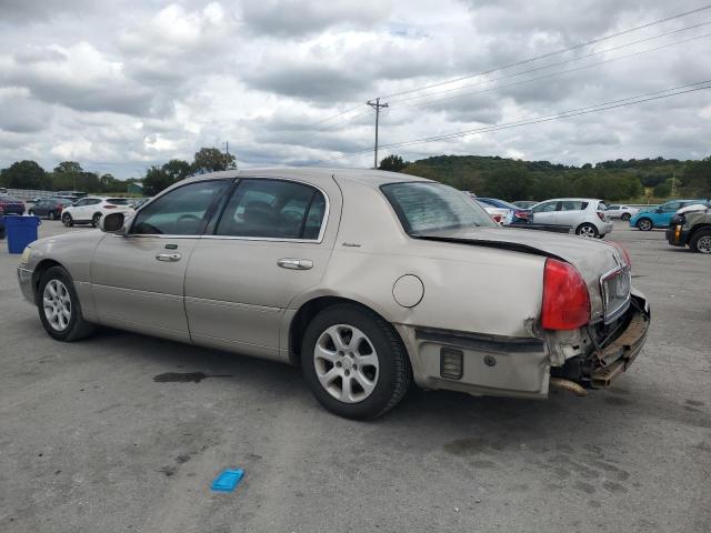 1LNHM82W13Y695663 - 2003 LINCOLN TOWN CAR SIGNATURE BEIGE photo 2