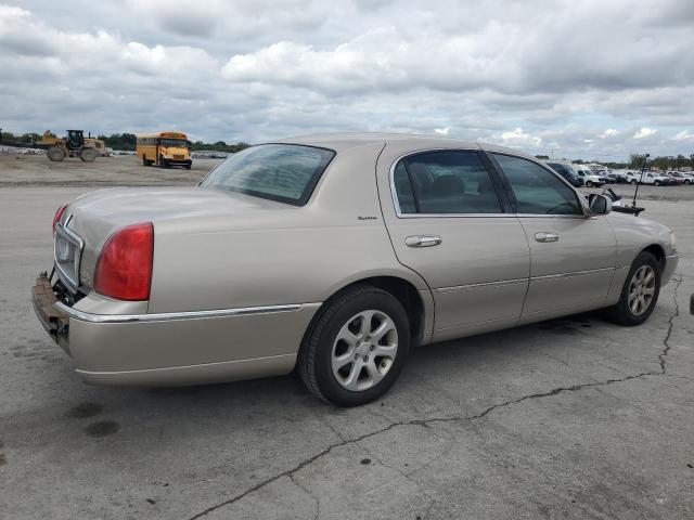 1LNHM82W13Y695663 - 2003 LINCOLN TOWN CAR SIGNATURE BEIGE photo 3