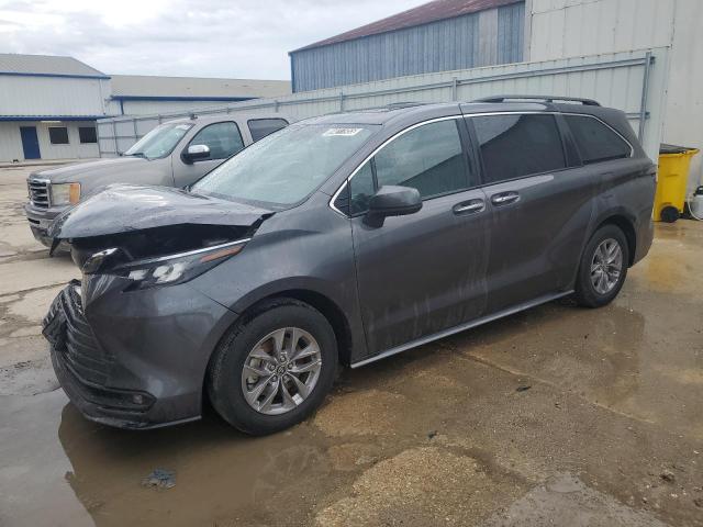 2025 TOYOTA SIENNA XLE, null