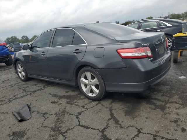 4T1BF3EK4BU630162 - 2011 TOYOTA CAMRY BASE GRAY photo 2