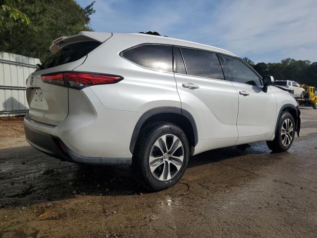 5TDGZRAH2NS103423 - 2022 TOYOTA HIGHLANDER XLE Blanc photo 3