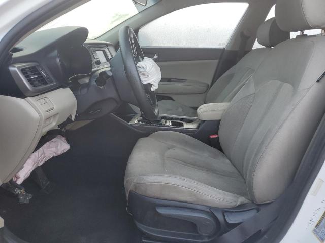 5XXGT4L34HG178023 - 2017 KIA OPTIMA LX WHITE photo 7