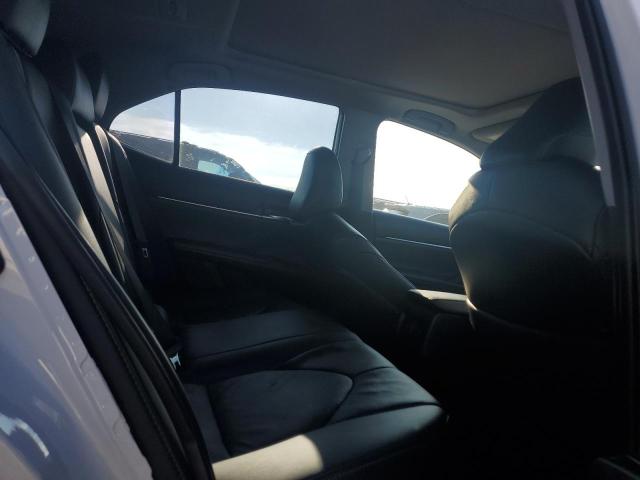 4T1B61HK6JU133788 - 2018 TOYOTA CAMRY XSE WHITE photo 10