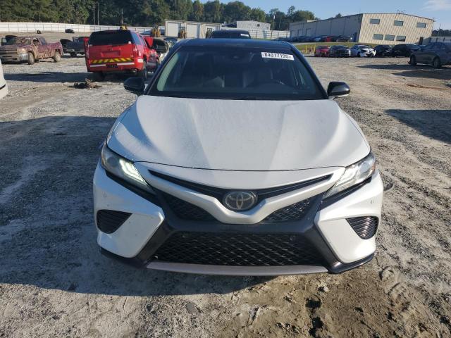 4T1B61HK6JU133788 - 2018 TOYOTA CAMRY XSE WHITE photo 5