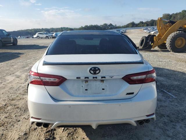 4T1B61HK6JU133788 - 2018 TOYOTA CAMRY XSE WHITE photo 6