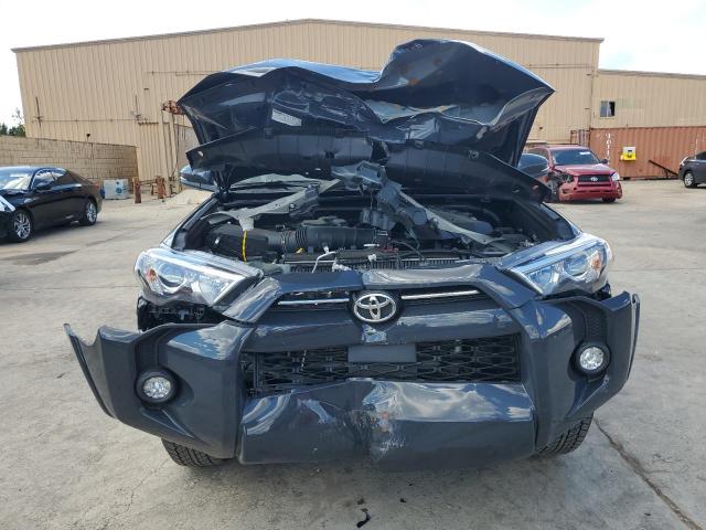 JTEFU5JRXR5308734 - 2024 TOYOTA 4RUNNER SR5 გრაფიტი ფოტო 5