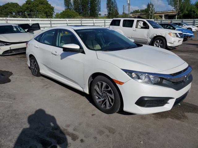 2HGFC2F79JH575780 - 2018 HONDA CIVIC EX WHITE photo 4