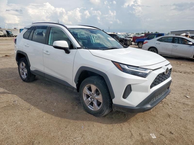 2T3W1RFVXNW203012 - 2022 TOYOTA RAV4 XLE WHITE photo 4
