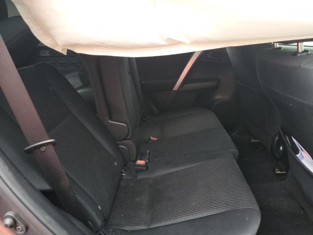 JTMZFREV7JD130611 - 2018 TOYOTA RAV4 LE Gris photo 11