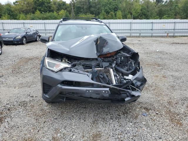 JTMZFREV7JD130611 - 2018 TOYOTA RAV4 LE Gris photo 5