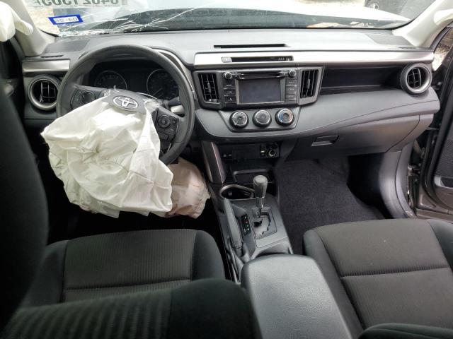 JTMZFREV7JD130611 - 2018 TOYOTA RAV4 LE Gris photo 8