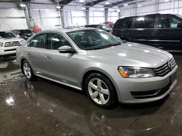 1VWBH7A34DC148334 - 2013 VOLKSWAGEN PASSAT SE Plata foto 4