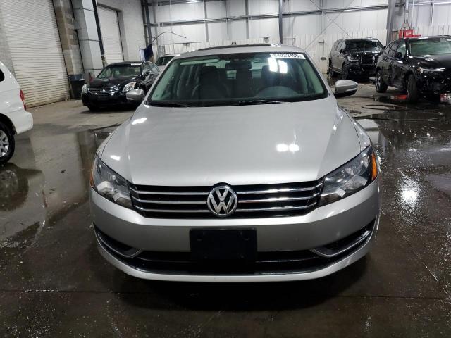 1VWBH7A34DC148334 - 2013 VOLKSWAGEN PASSAT SE Plata foto 5