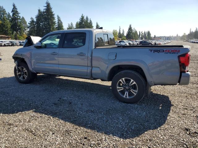 3TMDZ5BNXJM039643 - 2018 TOYOTA TACOMA DOUBLE CAB Grau Foto 2