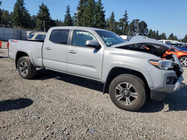 3TMDZ5BNXJM039643 - 2018 TOYOTA TACOMA DOUBLE CAB Grau Foto 4