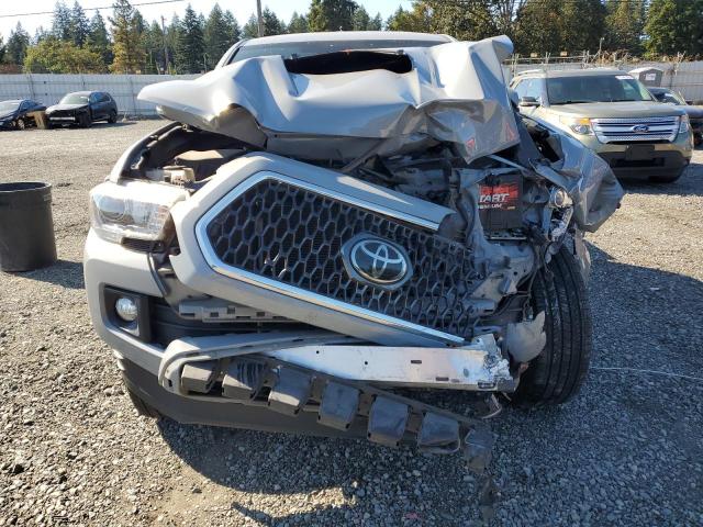 3TMDZ5BNXJM039643 - 2018 TOYOTA TACOMA DOUBLE CAB Grau Foto 5