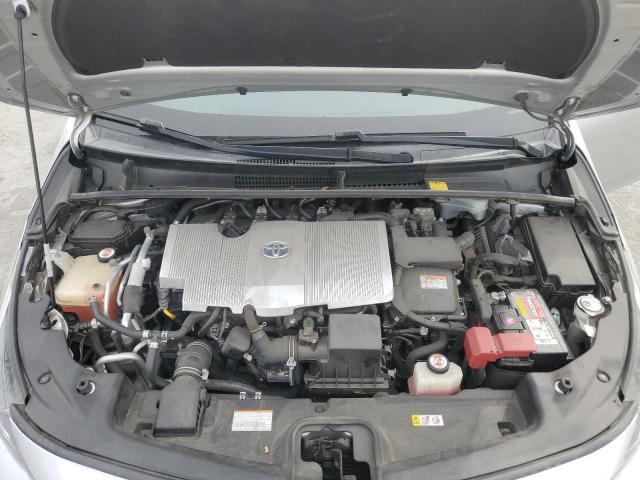 JTDKARFP7H3010288 - 2017 TOYOTA PRIUS PRIM SILVER photo 11