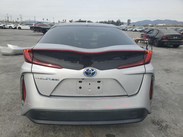 JTDKARFP7H3010288 - 2017 TOYOTA PRIUS PRIM SILVER photo 6