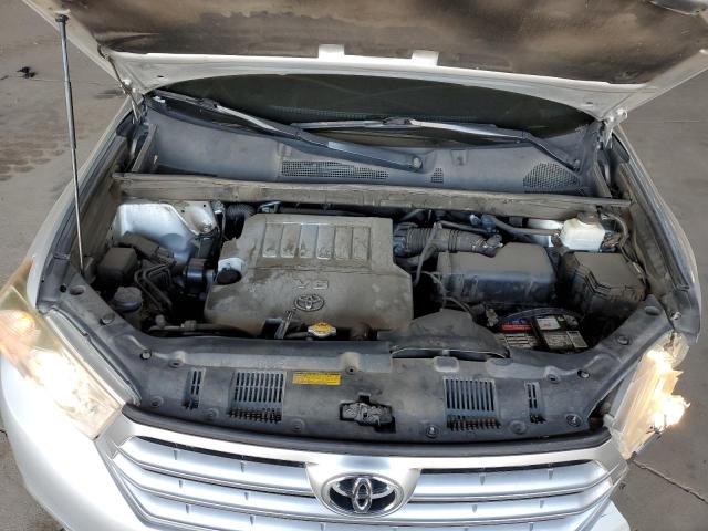 5TDZK3EHXDS122367 - 2013 TOYOTA HIGHLANDER BASE Сріблястий фото 11