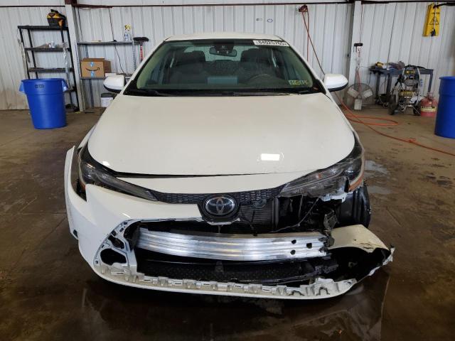 5YFEPMAE9NP337153 - 2022 TOYOTA COROLLA LE თეთრი ფოტო 5