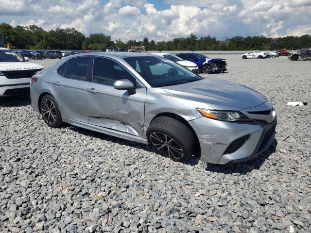 4T1B11HK3JU036739 - 2018 TOYOTA CAMRY L ვერცხლისფერი ფოტო 4