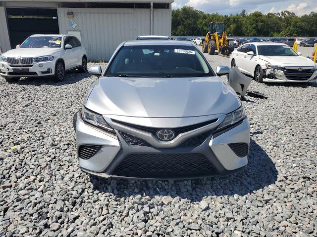 4T1B11HK3JU036739 - 2018 TOYOTA CAMRY L ვერცხლისფერი ფოტო 5