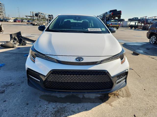 5YFS4MCE7MP096104 - 2021 TOYOTA COROLLA SE WHITE photo 5