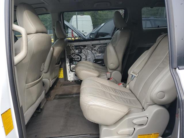 5TDYK3DC5DS332425 - 2013 TOYOTA SIENNA XLE WHITE photo 11