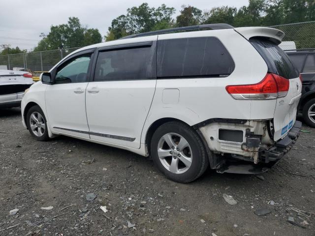 5TDYK3DC5DS332425 - 2013 TOYOTA SIENNA XLE WHITE photo 2