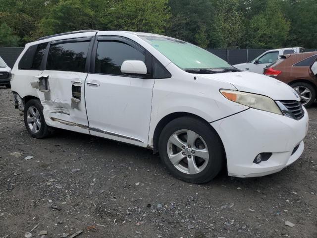 5TDYK3DC5DS332425 - 2013 TOYOTA SIENNA XLE WHITE photo 4