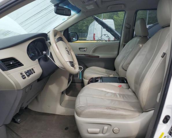 5TDYK3DC5DS332425 - 2013 TOYOTA SIENNA XLE WHITE photo 7